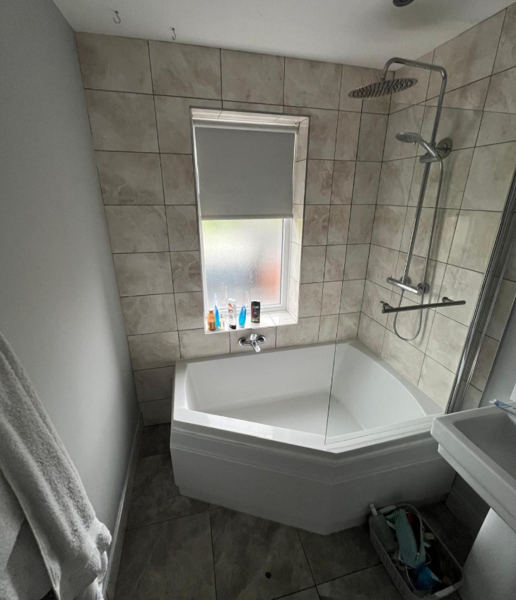 Bathroom before renovation photo 1