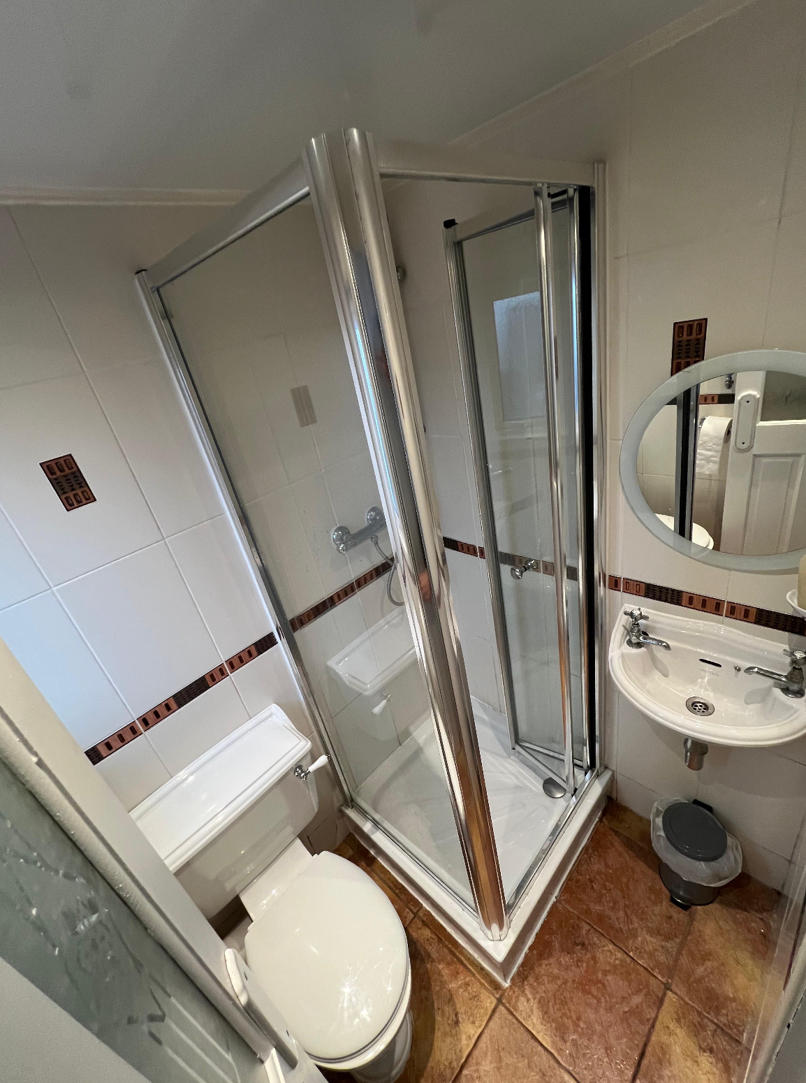 Bathroom before renovation photo 1